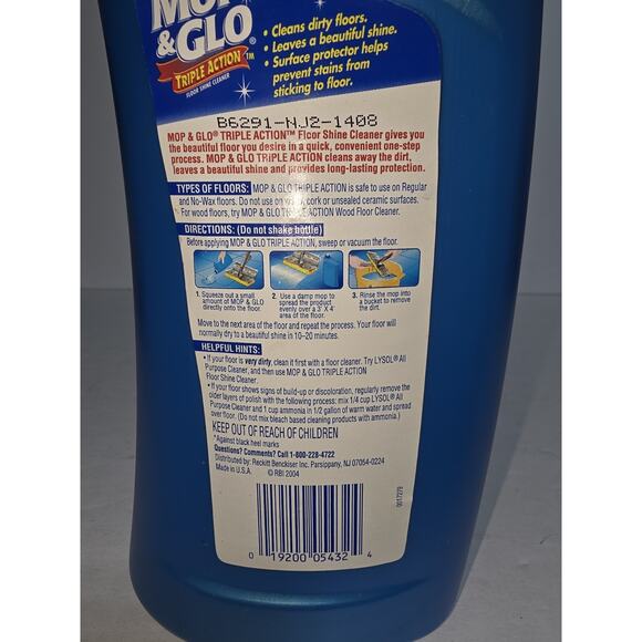 Vintage Mop & Glo Floor Shine Cleaner Movie Prop 1 Quart Bottle 32oz - Picture 2 of 4